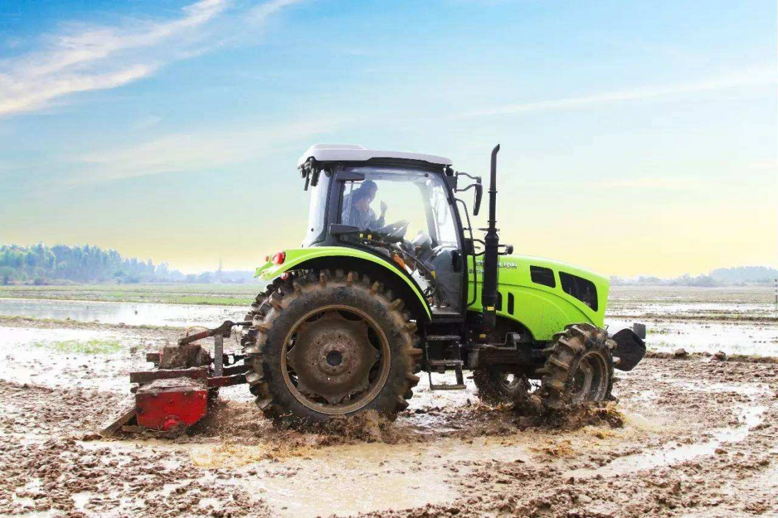 How to use Lubricating oil for tractor?