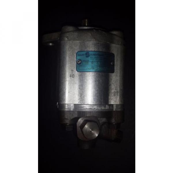 Sauer-Sundstrand Hydraulic Pump, A16L 30437 #1 image