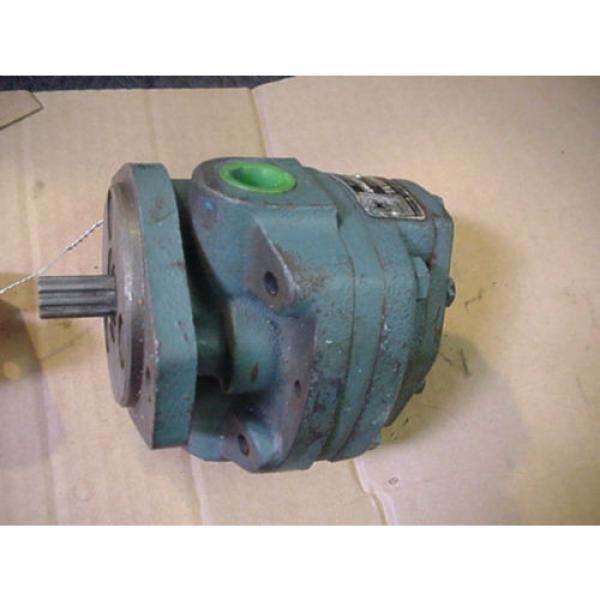 New MTE 304 Hydraulic gear pump A304RL25 w/relief valve #1 image