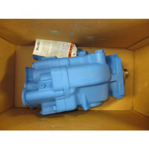 Vickers PVH057R01AA10A070000001AE-1AB010 Hydraulic Pump 877430 Eaton New Old Stk #1 image