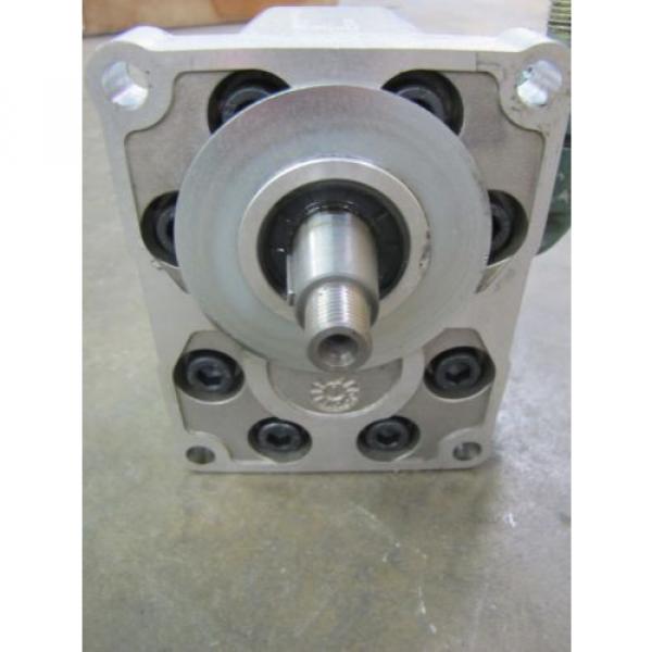 SAUER SUNSTRAND SNP3/26D ROTARY GEAR HYDRAULIC PUMP 1&#034; IN/OUT FLANGE .765&#034; SHAFT #4 image