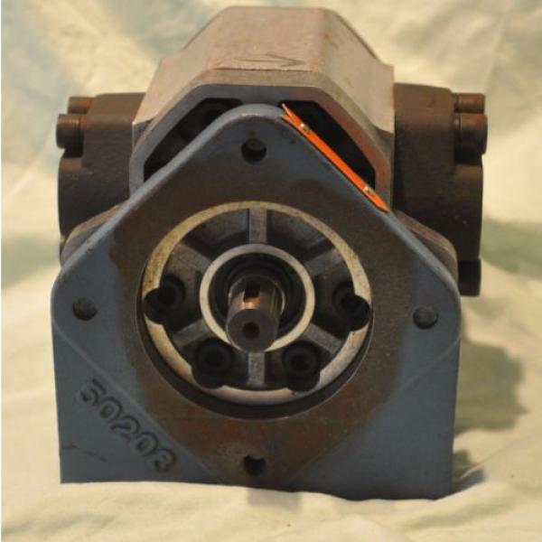 Hydraulic gear pump 1 1/2&#034; IPS &amp; 1 1/4&#034; IPS outlets 7/8&#034; shaft w/ key way #1 image