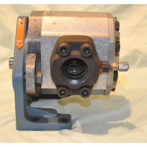 Hydraulic gear pump 1 1/2&#034; IPS &amp; 1 1/4&#034; IPS outlets 7/8&#034; shaft w/ key way #3 image