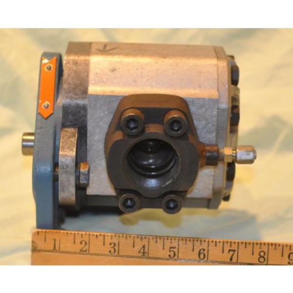 Hydraulic gear pump 1 1/2&#034; IPS &amp; 1 1/4&#034; IPS outlets 7/8&#034; shaft w/ key way #4 image