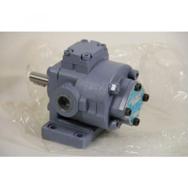 Nippon TOP-208HBR Trochoid Pump, Inlet Outlet Port Size 1/2 BSPT, MAX RPM 2500 #4 image
