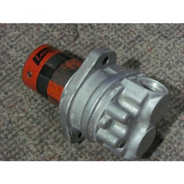 Eaton 26002-RZG Hydraulic Gear Pump RH 5/8X1.25&#034; SHAFT GPM6.6 DISPLACEMENT0.5 #1 image