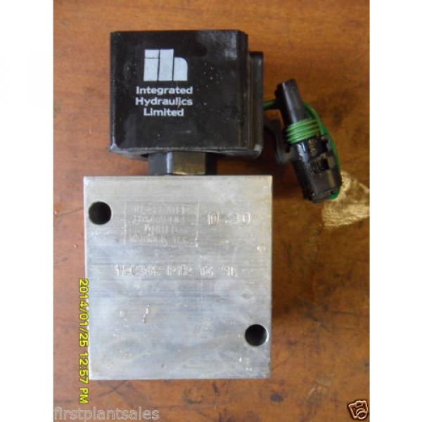 JCB Two Speed Tracking Electronic Hydraulic Valve Block P/N 25/989100 #1 image